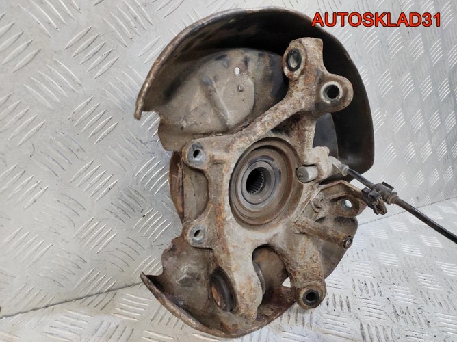 Кулак поворотный задний левый Mercedes-Benz W202