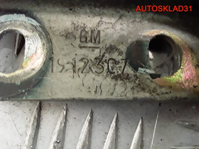 Петля капота левая Opel Omega B 1912307