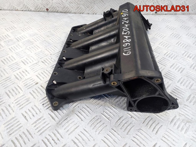 Коллектор впускной Mercedes Vito W638 A6110903337