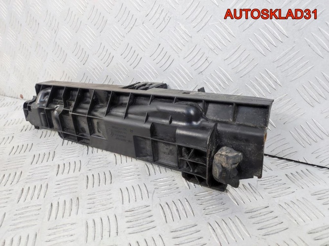 Кронштейн радиатора правый BMW E90 17107524914