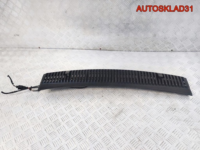Решетка стеклоочистителя VW Sharan 7M3853185B