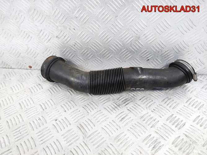 Патрубок воздушного фильтра Audi A6 C5 058129627P