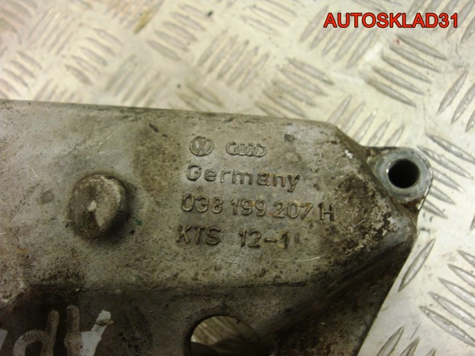 Кронштейн двигателя правый VW Golf 4 038199207H