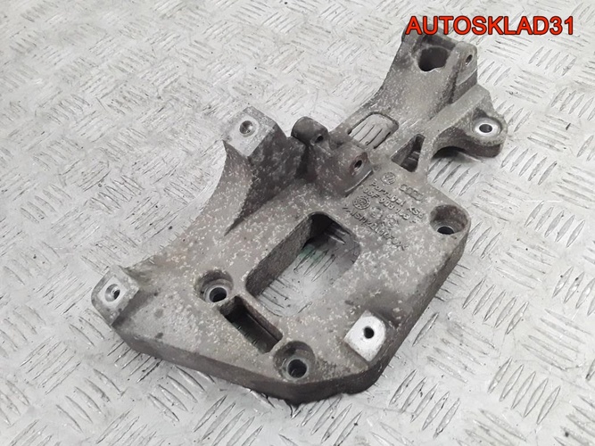 Кронштейн генератора VW Passat B6 BLR 06F903143F