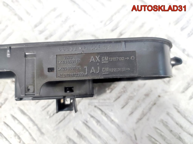 Кнопка стеклоподъемника Opel Astra H 13197132