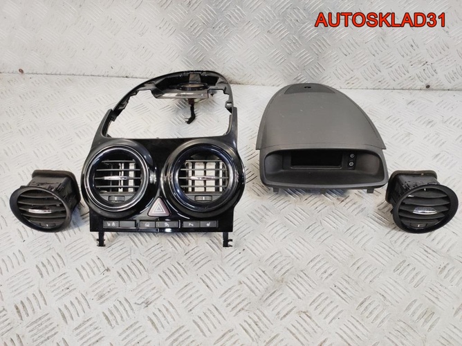 Накладка центральной консоли Opel Corsa D 13295122