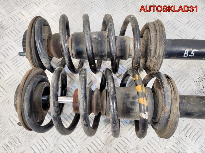Амортизатор перед комплект VW Passat B5 3B0413031Q