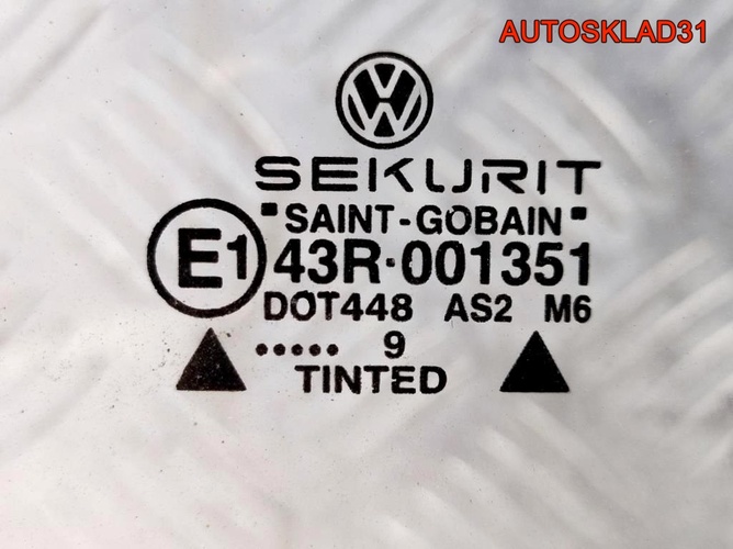 Стекло двери передней правой VW Golf 4 1J3845202G 