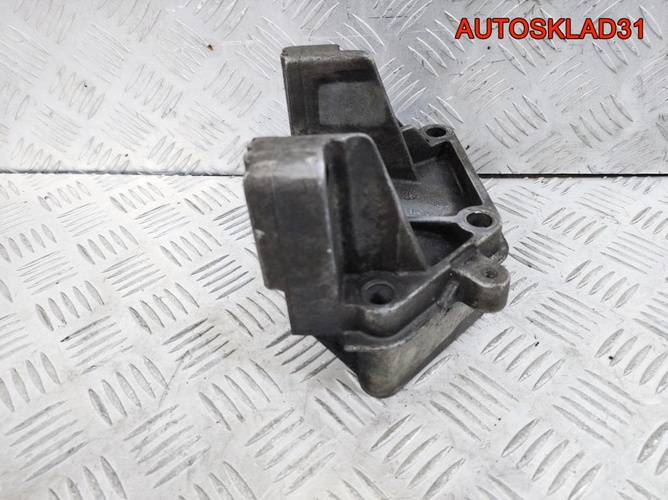 Кронштейн двигателя Renault Master 2 7700312867
