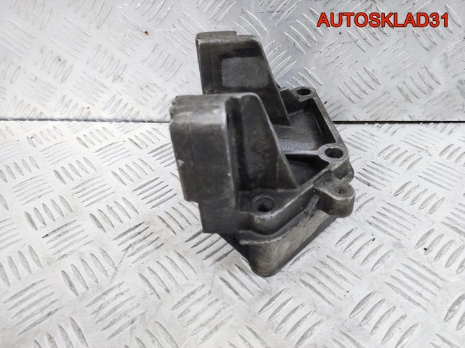 Кронштейн двигателя Opel Movano 2,2 G9T 7700312867