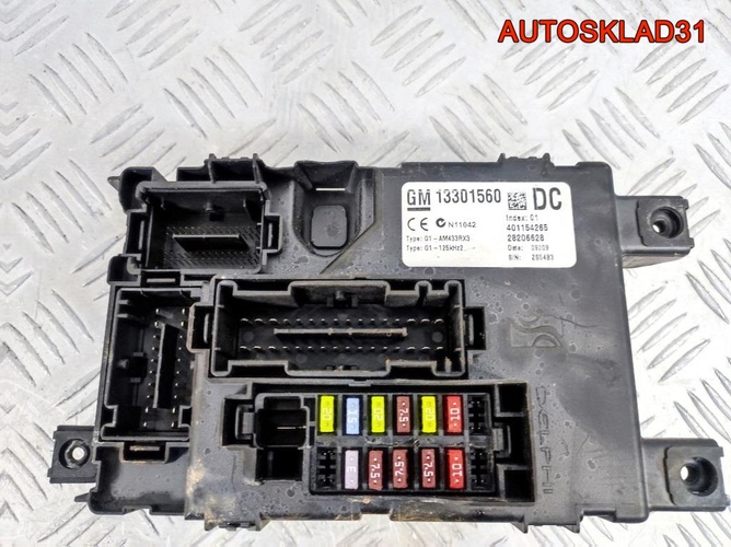 Блок предохранителей салона Opel Corsa D 13301560