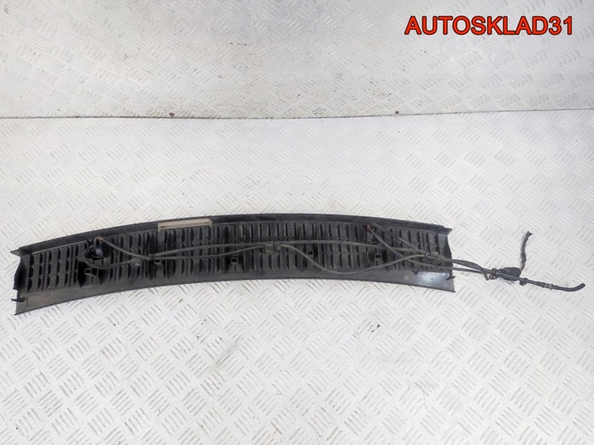 Решетка стеклоочистителя VW Sharan 7M3853185B