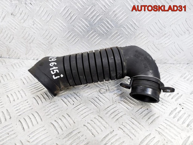 Патрубок интеркулера VW Passat B5 AVB 8D0129615J