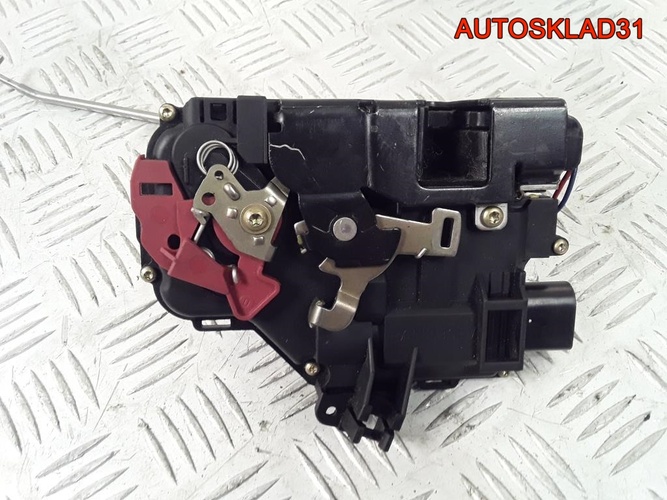 Замок двери передней правой Audi A4 B6 8E1837016C