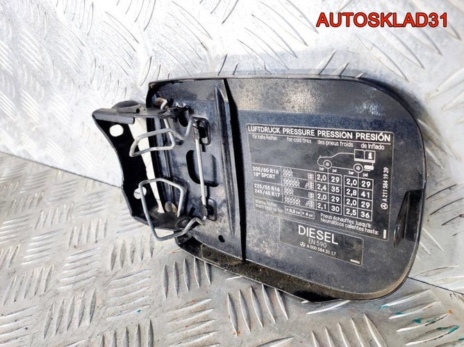 Лючок бензобака Mercedes Benz W211 2115841939