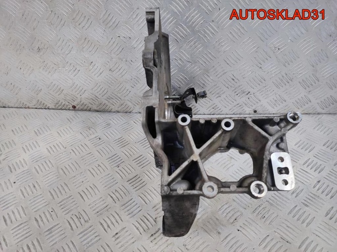 Кронштейн ТНВД Opel Astra J 2,0 A20DTH 55574721