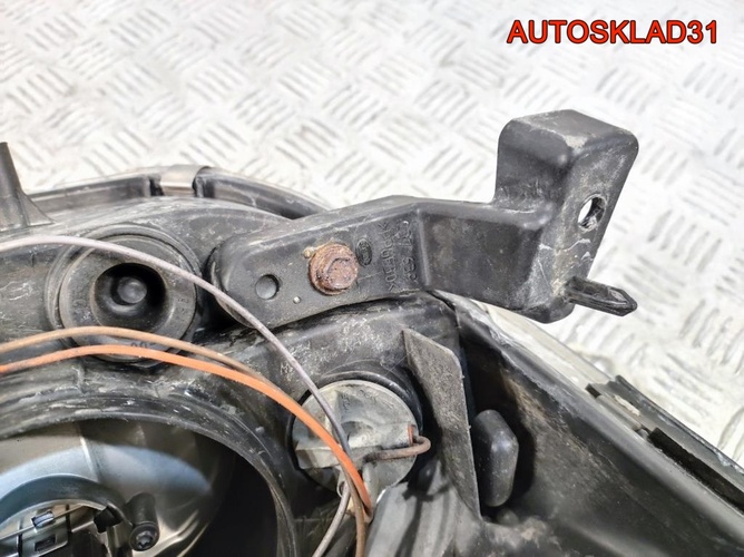 Фара левая Nissan Primera P12E 26060AU800