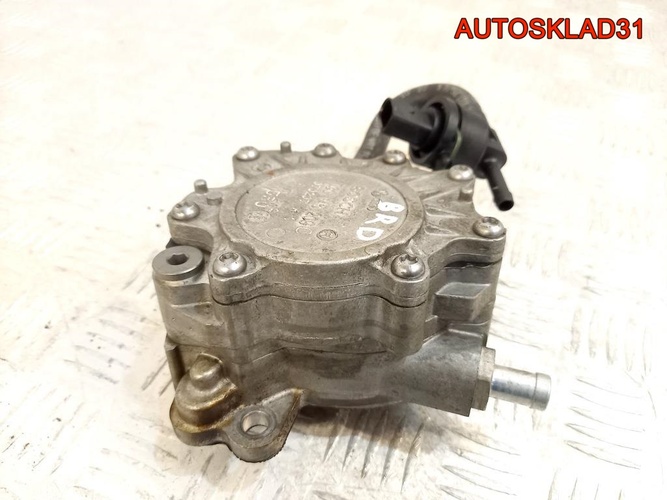 Насос вакуумный Audi A4 B7 2.0 BRD 03G145209C