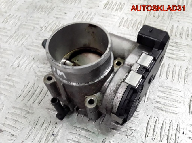Заслонка дроссельная Audi A3 1,8 AUM 06A133062C