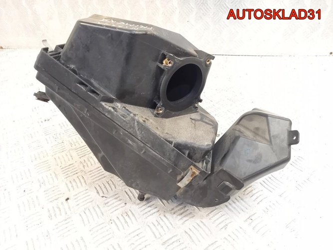 Корпус воздушного фильтра Nissan Primera P12E