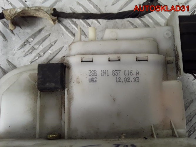 Замок двери передней правой VW Golf 3 1H1837016A