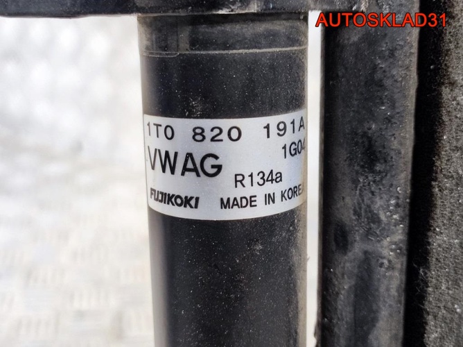Радиатор кондиционера Volkswagen Touran 1T0820411B