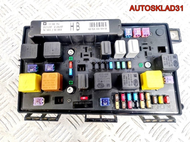 Блок предохранителей Opel Astra J A20DTH 13206754