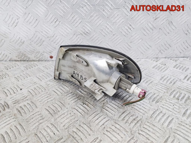 Указатель поворота правый Audi A4 B5
