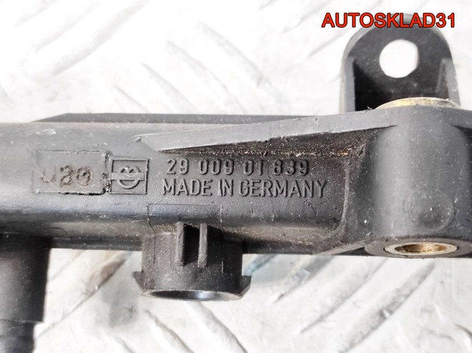 Рейка топливная VW Golf 3 032133319A