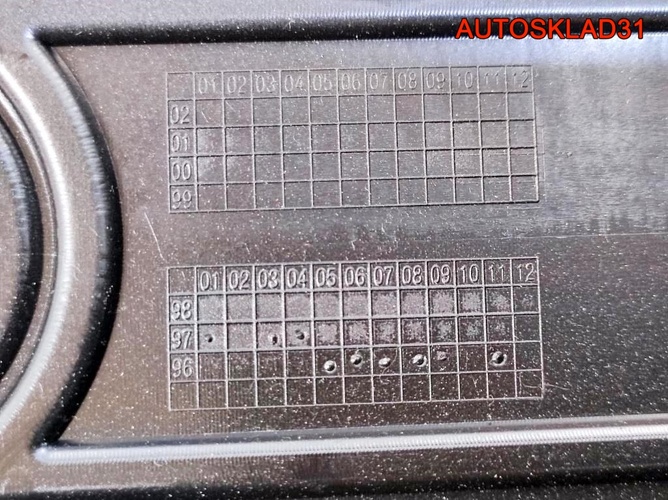 Накладка декоративная VW Passat B5 AEB 058103724B