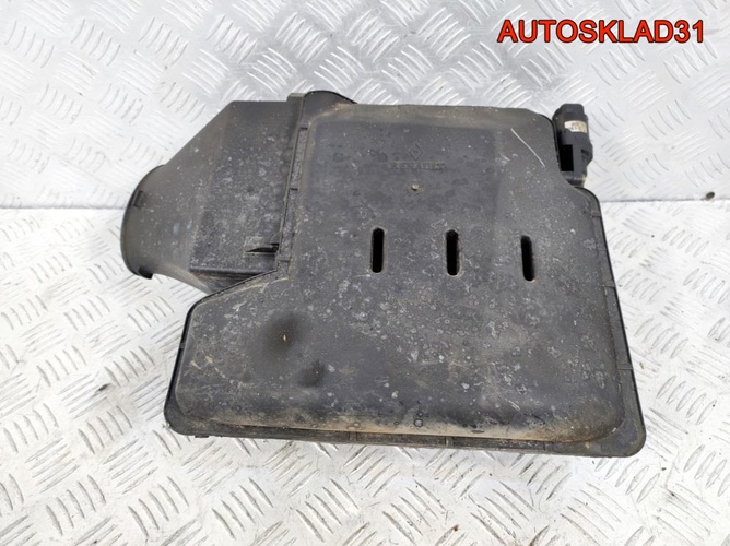 Корпус воздушного фильтра Renault Logan 820023599