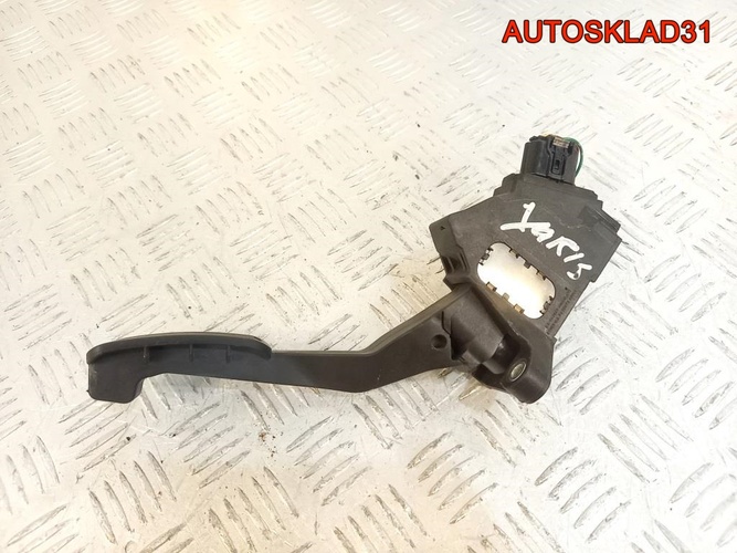 Педаль газа МКПП Toyota Yaris 781100D010