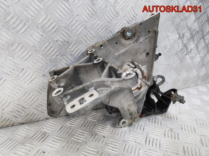 Кронштейн ТНВД Opel Astra J 2,0 A20DTH 55574721