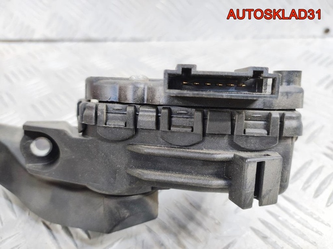 Педаль Audi A4 B6 2,0 ALT 8EI721523A Бензин