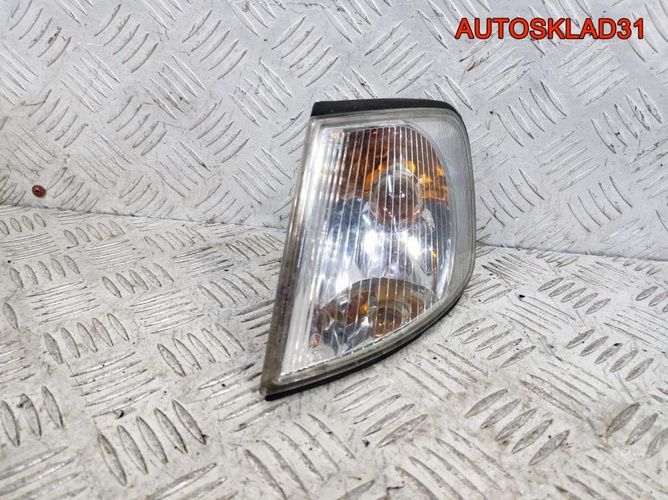 Указатель поворота левый белый Audi A3 8L0953049