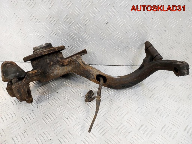 Кулак передний левый VW Passat B5 8D0407257AC
