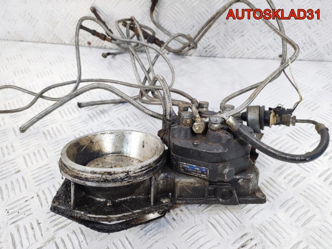 Дозатор распределитель топлива Audi 100 0438100125