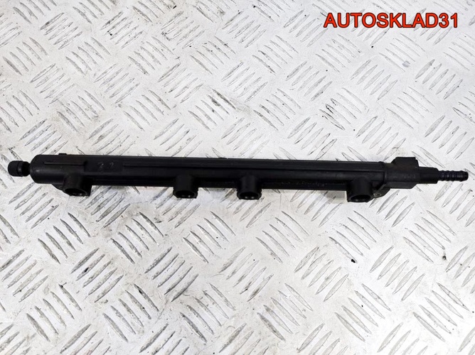 Рейка топливная VW Golf 5 1,6 BSE 06A133317AN