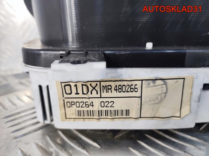 Панель приборов Mitsubishi Carisma MR480266