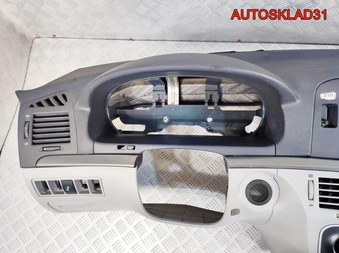 Торпедо Hyundai Sonata 5 NF 847103K100CH