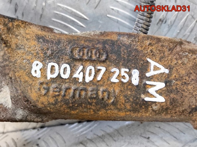 Кулак передний левый VW Passat B5 8D0407257AM