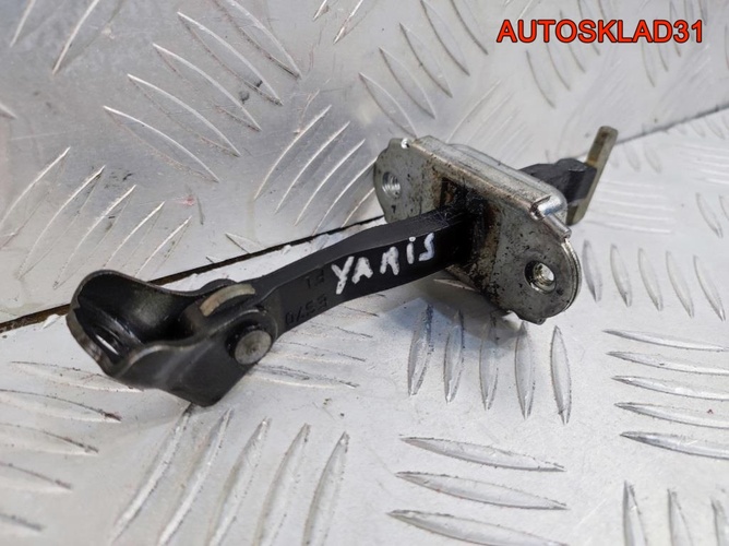 Ограничитель двери перед Toyota Yaris 686100D040