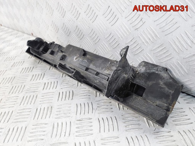 Кронштейн радиатора правый BMW E90 17107524914