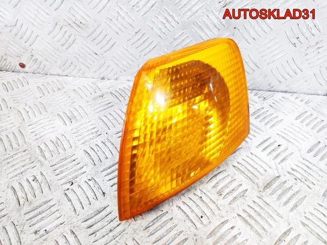 Указатель поворота левый VW Passat B5 3B0953049