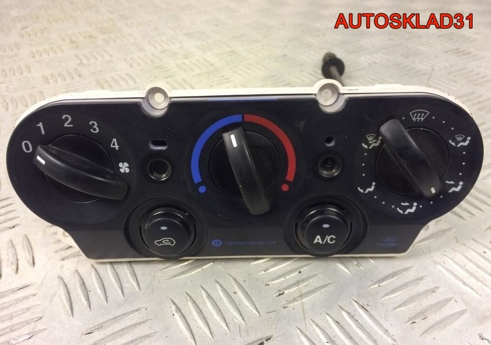 12.2. Ford Focus II. Снятие блока управления отопления, вентиляцией, кондиционир