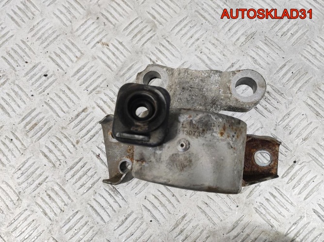 Опора двигателя правая Opel Corsa D 13130739
