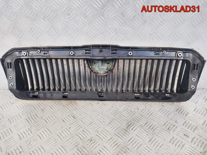 Решетка радиатора Skoda Octavia 1U0853651