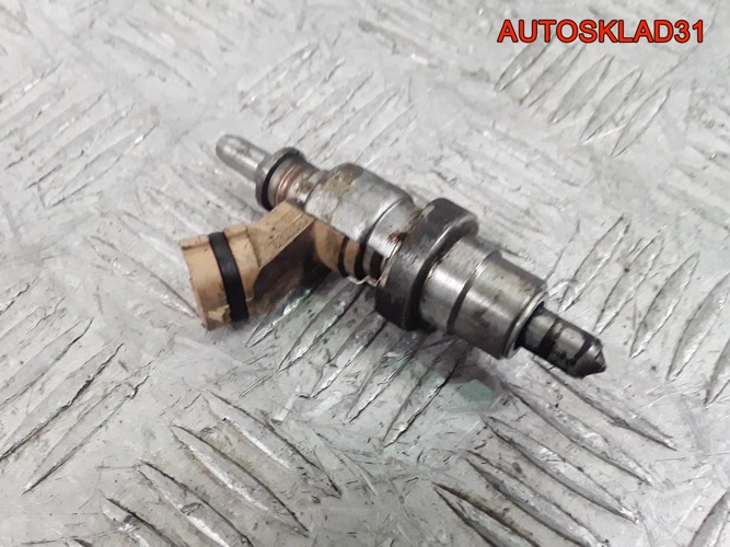 Форсунка дизельная Toyota Avensis 2 2371026011