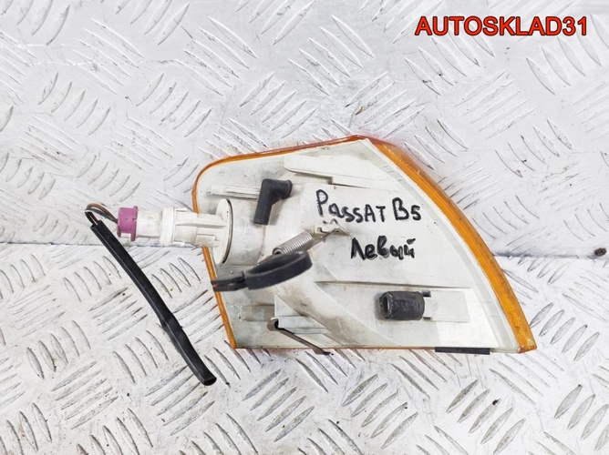 Указатель поворота левый VW Passat B5 3B0953049