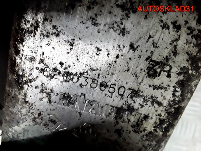 Усилитель переднего бампера Рено Меган 8200380507